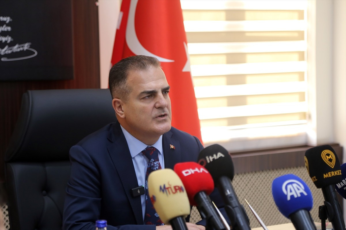 Muğla Valisi İdris Akbıyık, Seydikemer ilçesinde evlerinde rahatsızlanarak zehirlenme şüphesiyle...