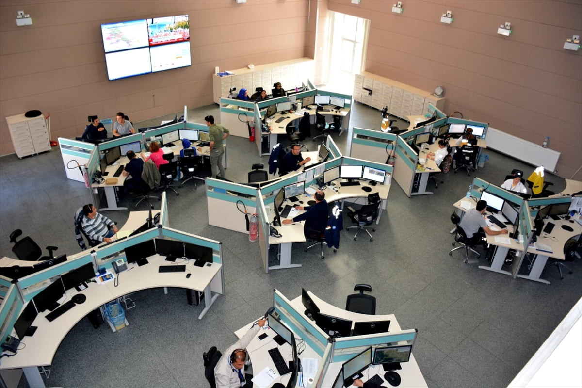 Muğla'da, 112 Acil Çağrı Merkezi'ni asılsız ve gereksiz arayan 17 kişinin, telefon, kimlik ve...