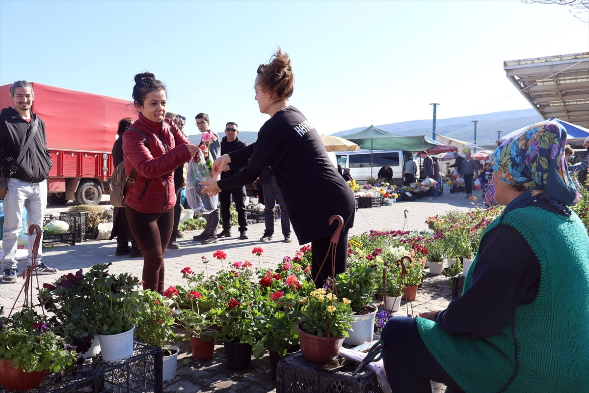 Muğla'da bir grup tiyatrocu tarafından 8 Mart Dünya Kadınlar Günü dolayısıyla kadına yönelik...