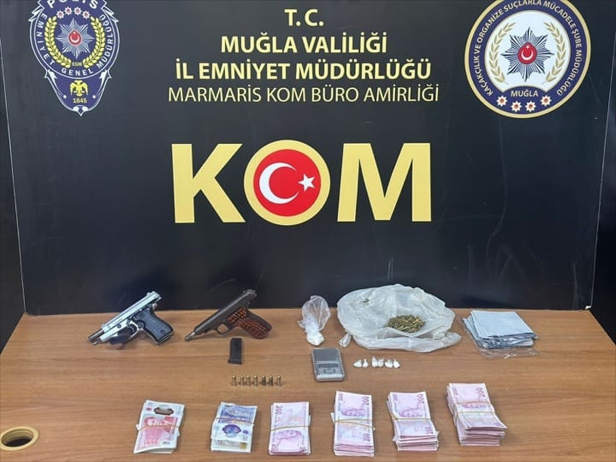 Muğla'da düzenlenen uyuşturucu operasyonunda gözaltına alınan 14 şüpheliden 12'si tutuklandı....
