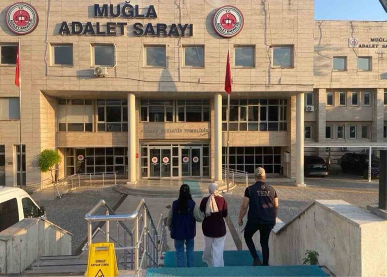 MUĞLA'DA KESİNLEŞMİŞ HAPİS CEZASI BULUNAN ETÖ SİLAHLI TERÖR ÖĞÜRTÜ ÜYESİ KADIN...
