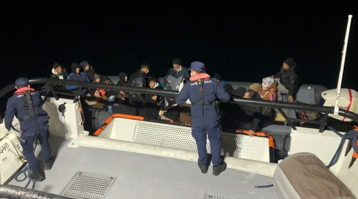 Muğla'nın Bodrum ilçesi açıklarında 31 düzensiz göçmen kurtarıldı.