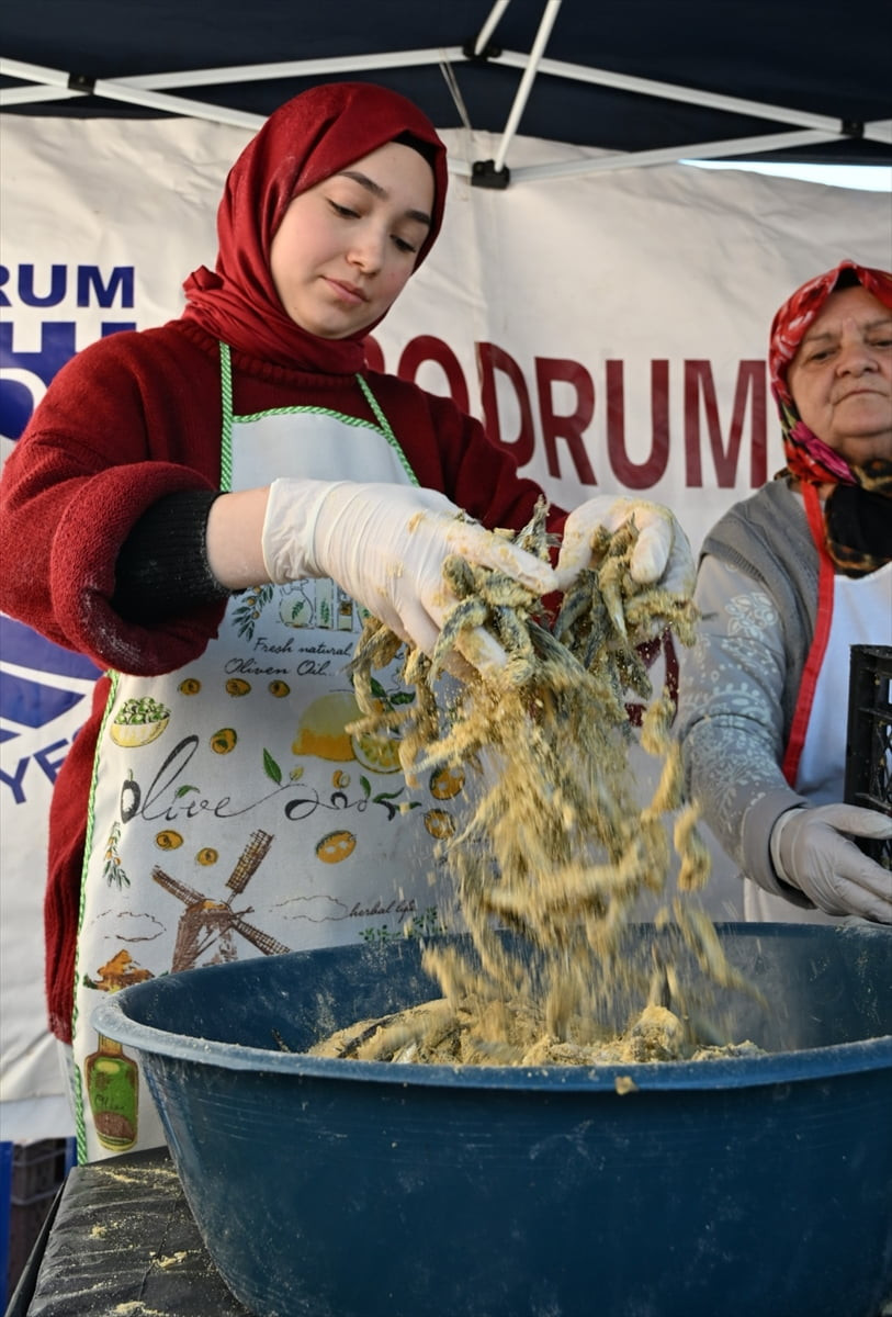 Muğla'nın Bodrum ilçesinde, 10. Hamsi Festivali düzenlendi. Bodrum Yarımada Karadenizliler Kültür...