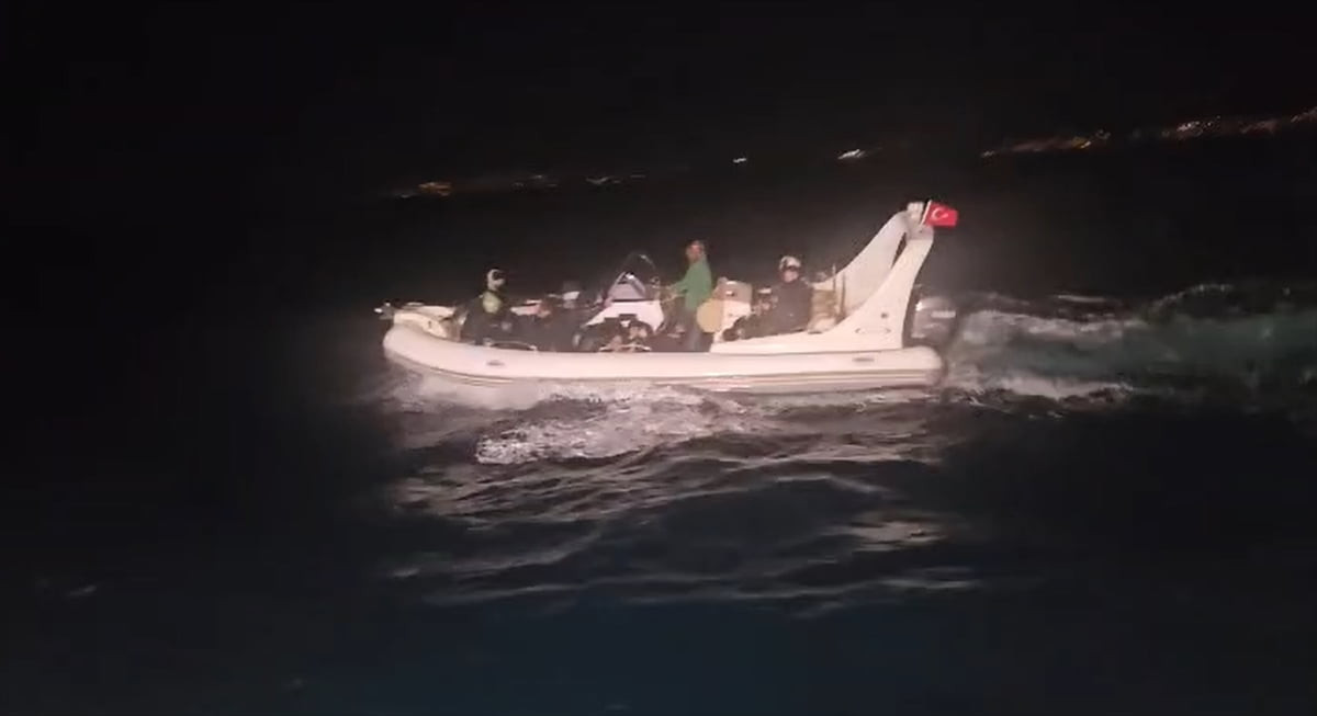 Muğla'nın Bodrum ilçesinde 21 düzensiz göçmen yakalandı.