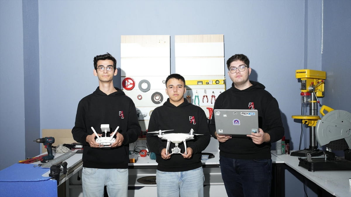 Muğla'nın Bodrum ilçesinde Anadolu lisesi mezunu 3 genç, orman yangınlarına karşı geliştirdikleri...