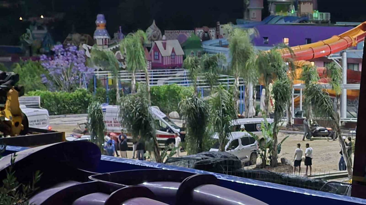 MUĞLA'NIN BODRUM İLÇESİNDE BAŞINA BETON BLOK DÜŞEN İNŞAAT TEKNİKERİ, OLAY YERİNDE YAŞAMINI...