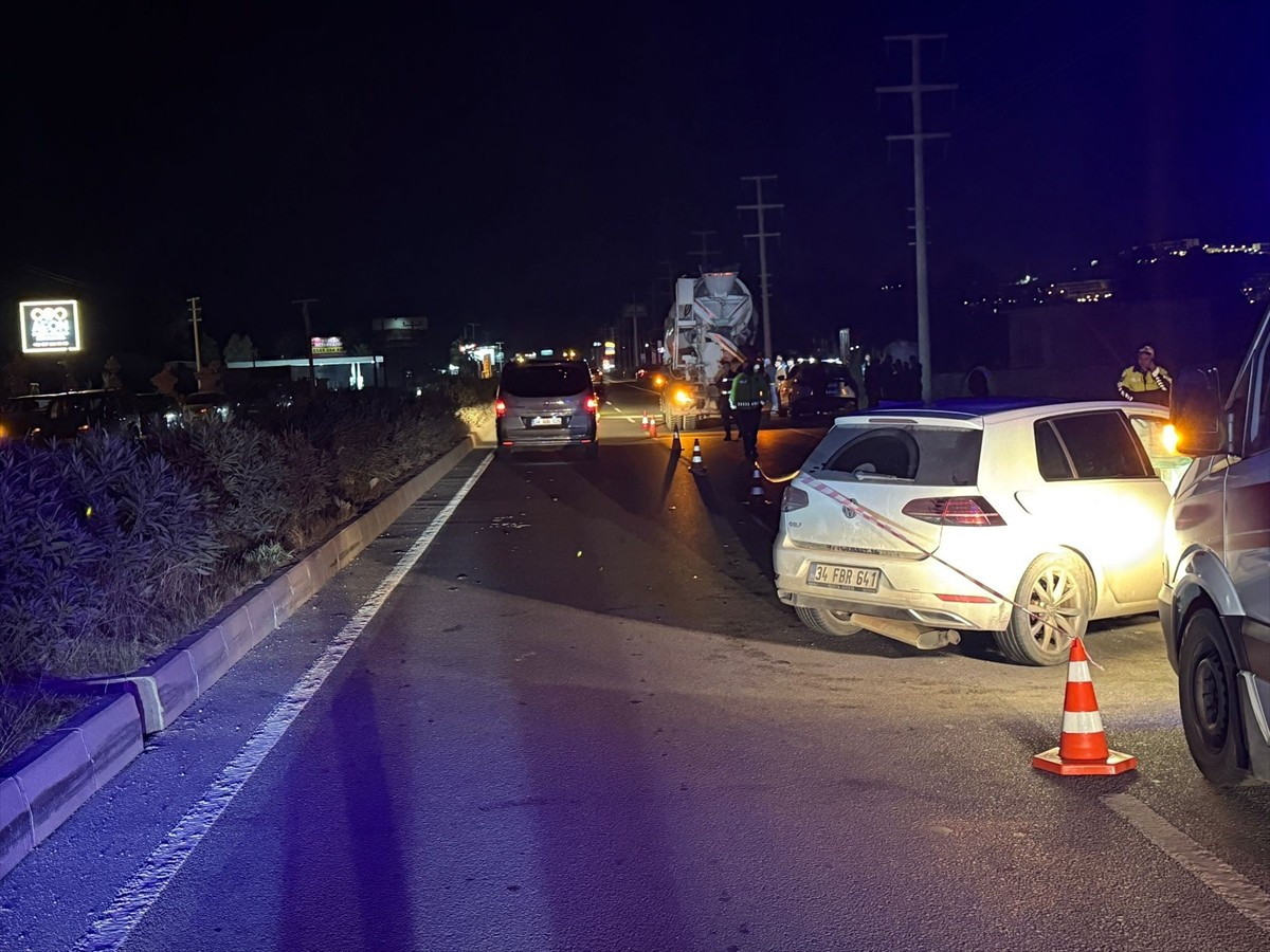 Muğla'nın Bodrum ilçesinde beton mikseriyle çarpışan otomobilin sürücüsü hayatını...