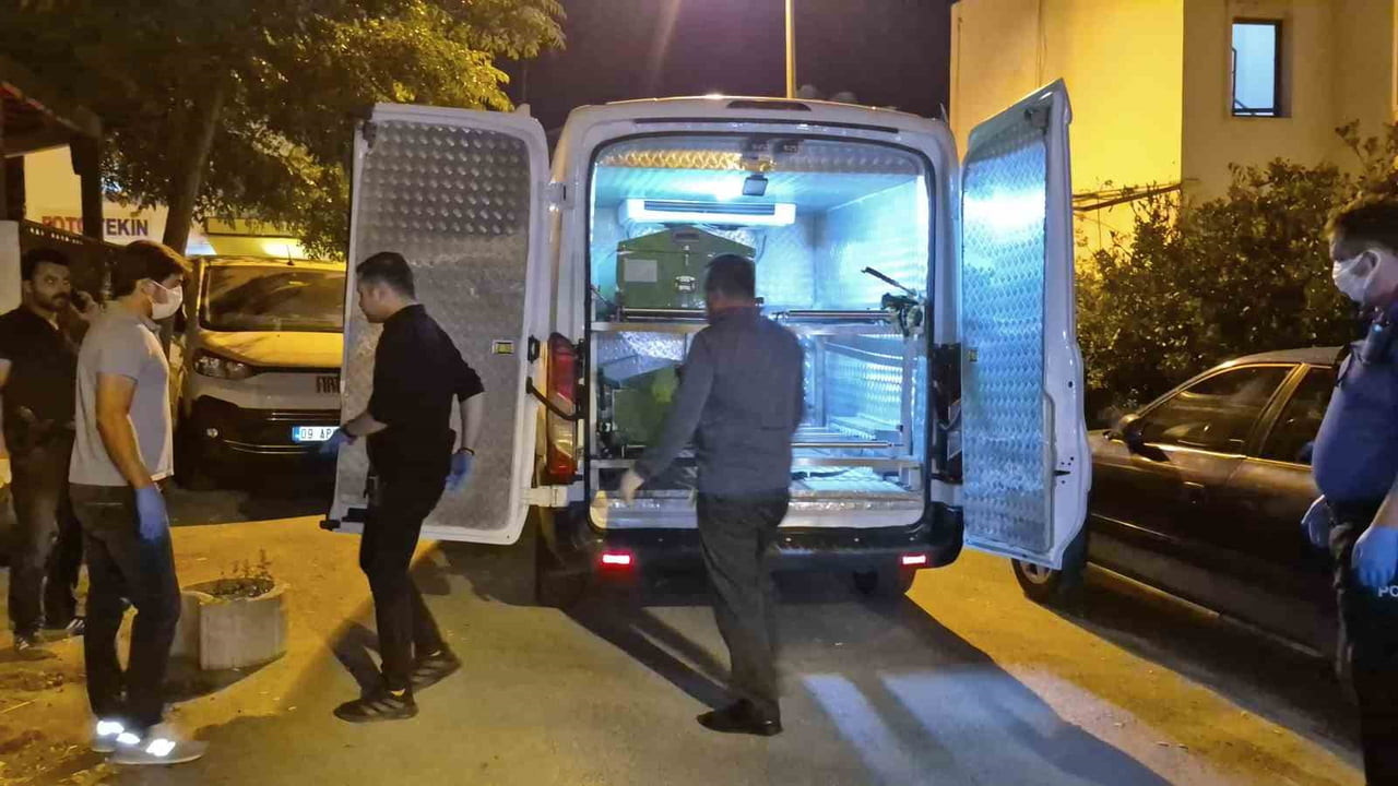 MUĞLA'NIN BODRUM İLÇESİNDE ENGELLİ OĞLUYLA YAŞAYAN VEYSEL BEK, YATAĞINDA ÖLÜ BULUNDU.