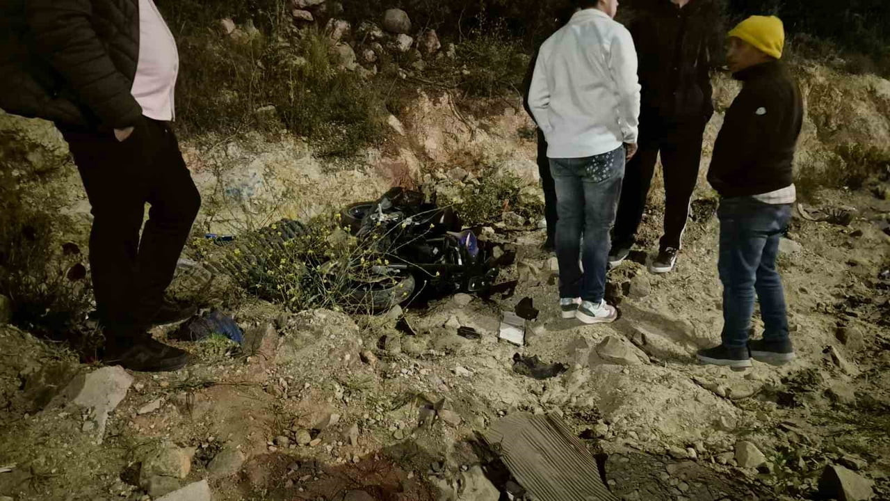 MUĞLA'NIN BODRUM İLÇESİNDE MEYDANA GELEN KAZADA GENÇ MOTOSİKLETLİ HAYATINI KAYBETTİ.