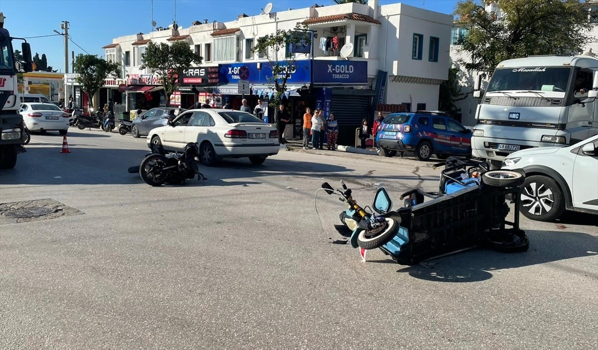 Muğla'nın Bodrum ilçesinde meydana gelen trafik kazasında 1 kişi yaşamını yitirdi, 1 kişi...