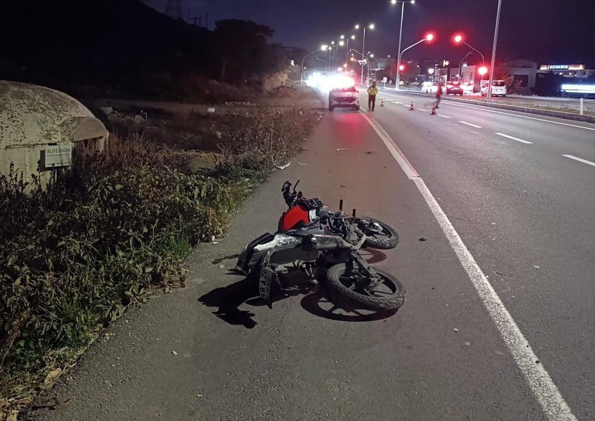 Muğla'nın Bodrum ilçesinde motosikletin devrilmesi sonucu 1 kişi hayatını kaybetti, 1 kişi...