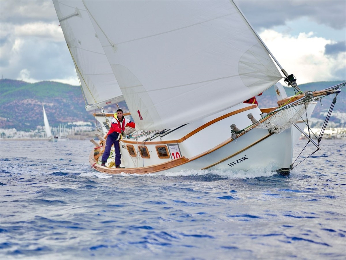 Muğla'nın Bodrum ilçesinde "Tırhandil Kupası 10. Kış Trofesi" yarışlarının ilk etabı...