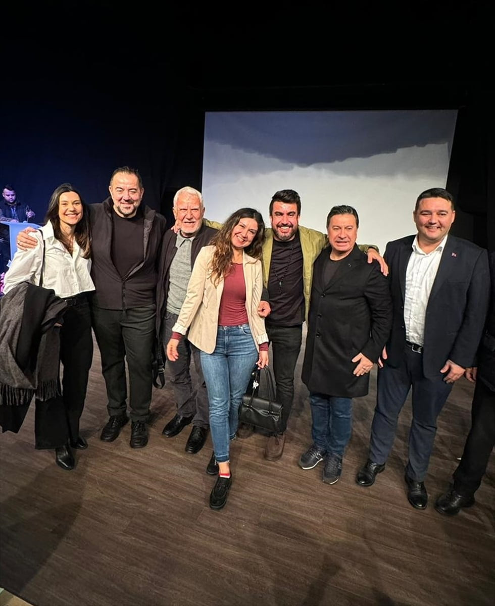 Muğla'nın Bodrum ilçesinde sünger avcısı Mehmet Baş'ın (sol 3) yaşamının anlatıldığı "Mavi'nin...