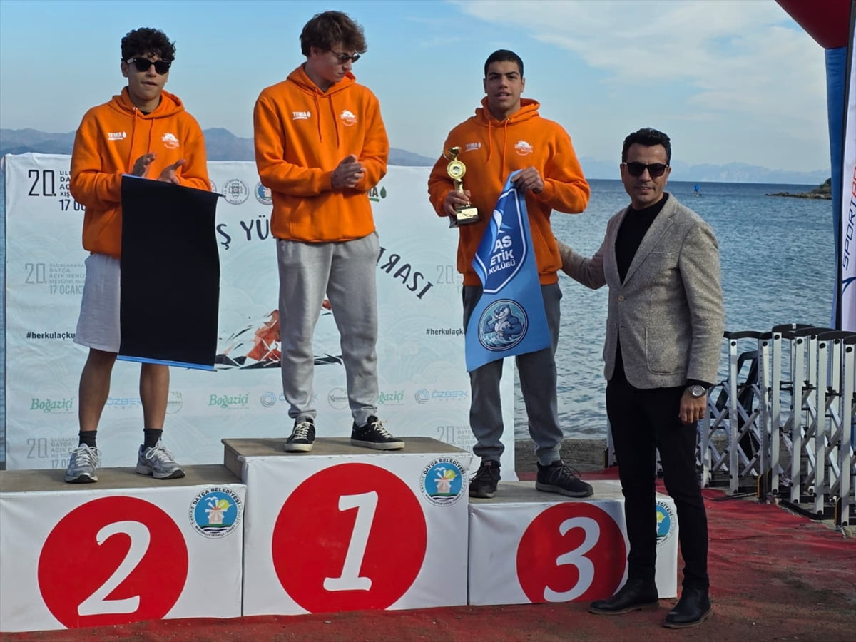 Muğla'nın Datça İlçesinde 20'ncisi düzenlenen Uluslararası Datça Açık Deniz Kış Yüzme Maratonu'na...