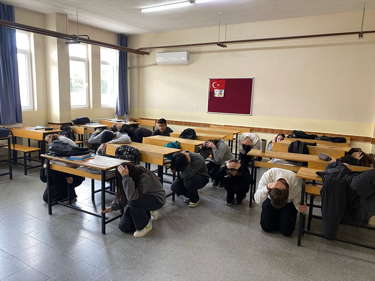 Muğla'nın Datça ilçesinde, deprem farkındalık eğitimi ve uygulamalı tatbikat yapıldı. 1-7 Mart...