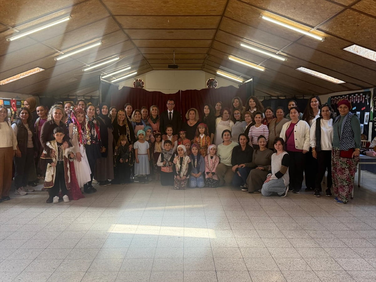 Muğla'nın Datça ilçesinde, "Yerli Malı Haftası" kapsamında Türkiye'nin yedi bölgesine ait yerli...