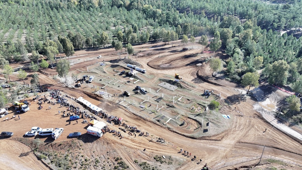 Muğla'nın Fethiye ilçesinde 5. Fethiye Off-Road Şenliği düzenlendi. Fethiye Off-Road Kulübü...