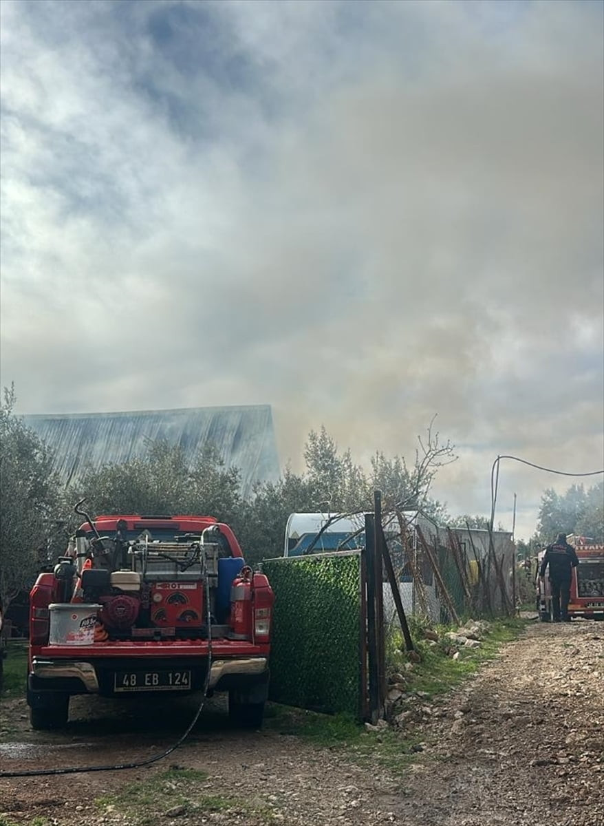 Muğla'nın Fethiye ilçesinde bungalovda çıkan yangın söndürüldü.