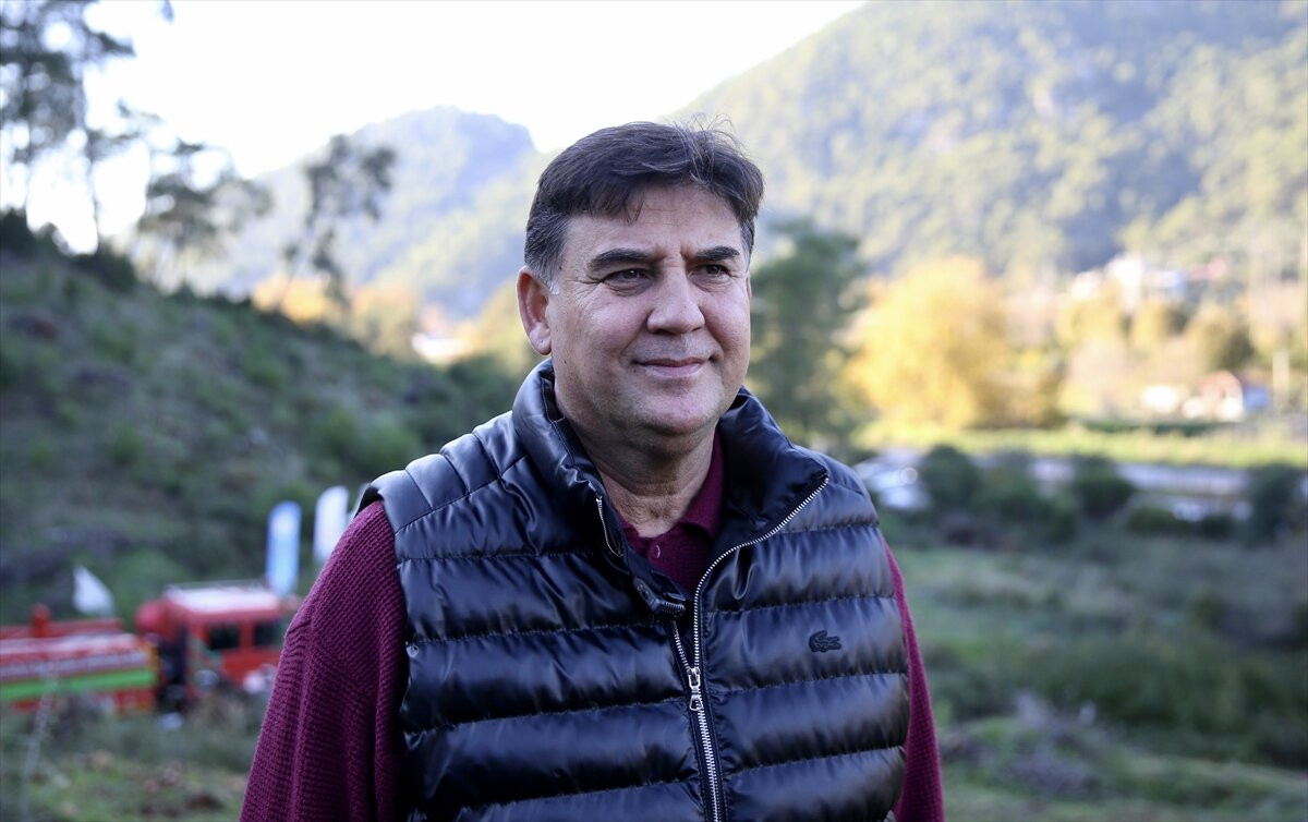 Muğla'nın Fethiye ilçesinde düzenlenen etkinlikte 1000 fidan, toprakla buluşturuldu. Fethiye...