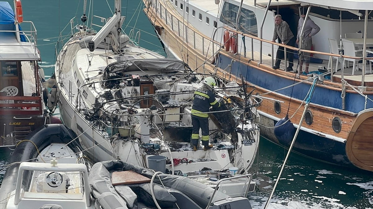 Muğla'nın Fethiye ilçesinde düzensiz göçmen kaçakçılığında kullanıldığı gerekçesiyle el konulan...