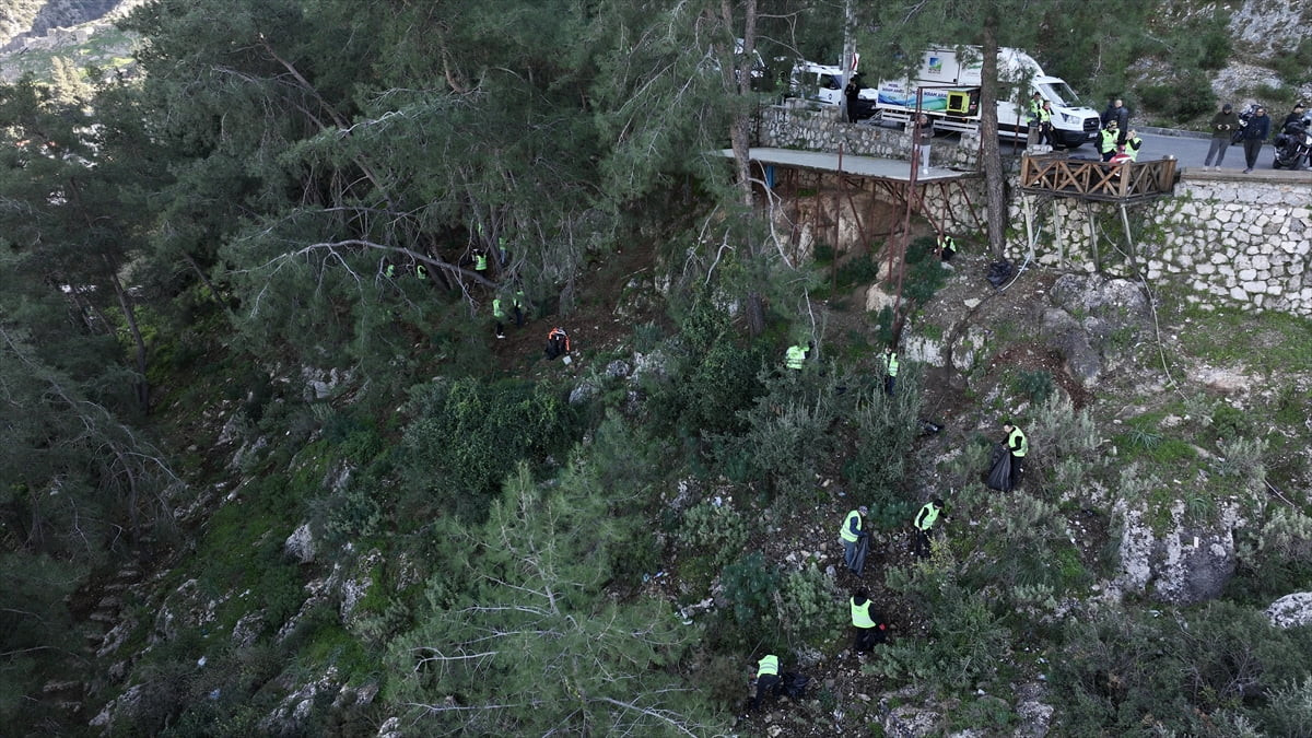 Muğla'nın Fethiye ilçesinde Fethiye Körfezi ile şehir manzarasının seyredilebildiği alanda...
