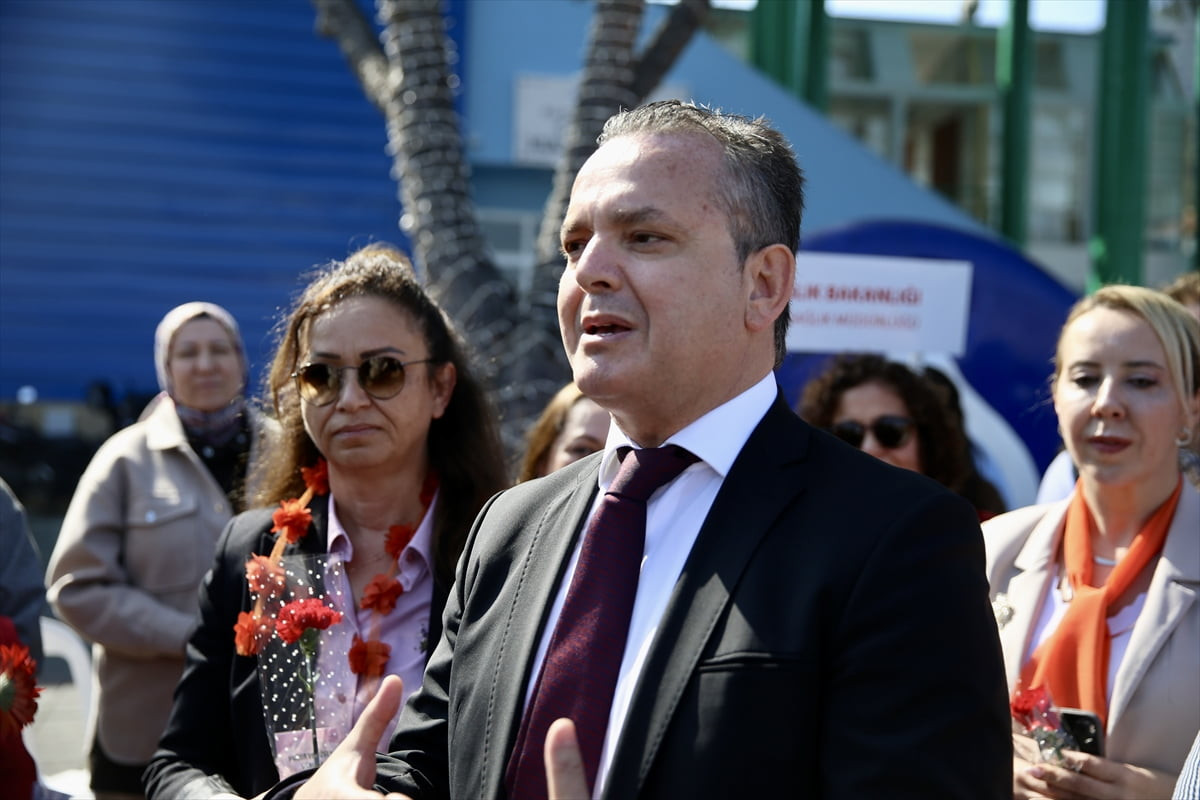 Muğla'nın Fethiye ilçesinde "8 Mart Dünya Kadınlar Günü" dolayısıyla farkındalık yürüyüşü...