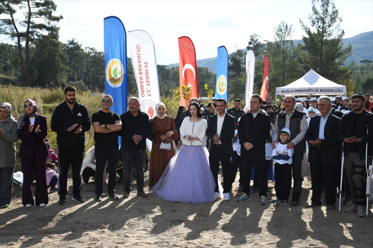 Muğla'nın Kavaklıdere ilçesinde, 11 Kasım Milli Ağaçlandırma Günü etkinlikleri kapsamında 11.11'de...