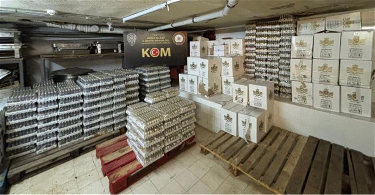 Muğla'nın Marmaris, Dalaman ve Fethiye ilçelerinde düzenlenen kaçakçılık operasyonunda 28 bin 896...