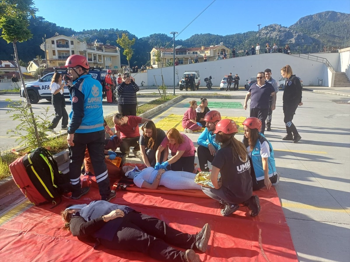 Muğla'nın Marmaris Devlet Hastanesinde, Hastane Afet Planı (HAP) tatbikatı gerçekleştirildi....