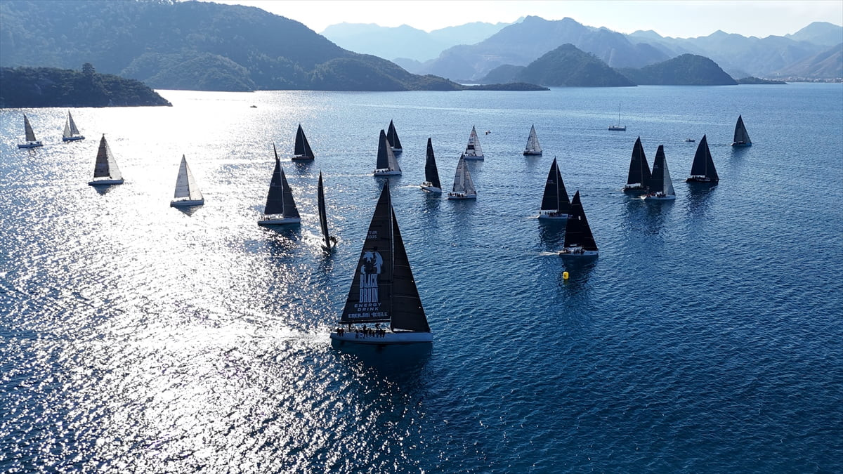 Muğla'nın Marmaris ilçesinde 17. kez düzenlenen Marmaris MIYC Kış Trofesi Yat Yarışları'nda 2....