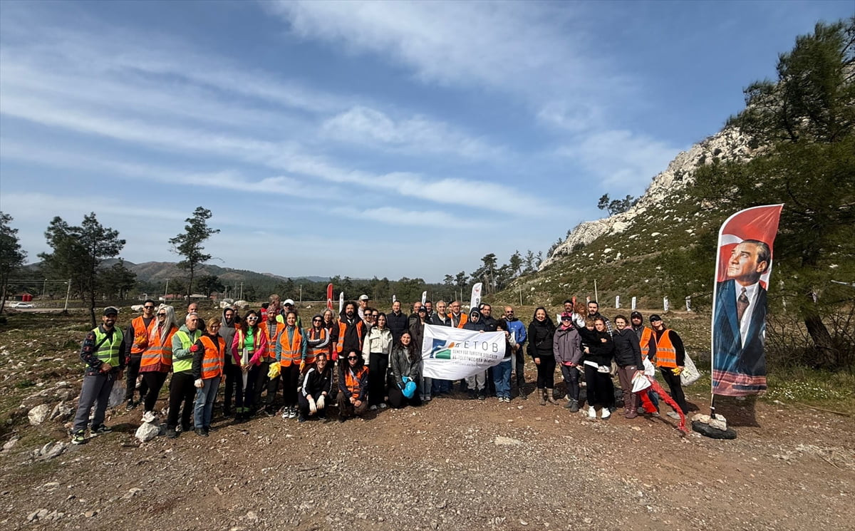 Muğla'nın Marmaris ilçesinde 2021'de çıkan büyük orman yangınının izlerini silmek amacıyla Güney...