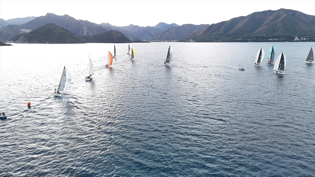 Muğla'nın Marmaris ilçesinde düzenlenen Burhanettin Tekdağ Yıl Sonu Kupası Yelkenli Yat Yarışları...