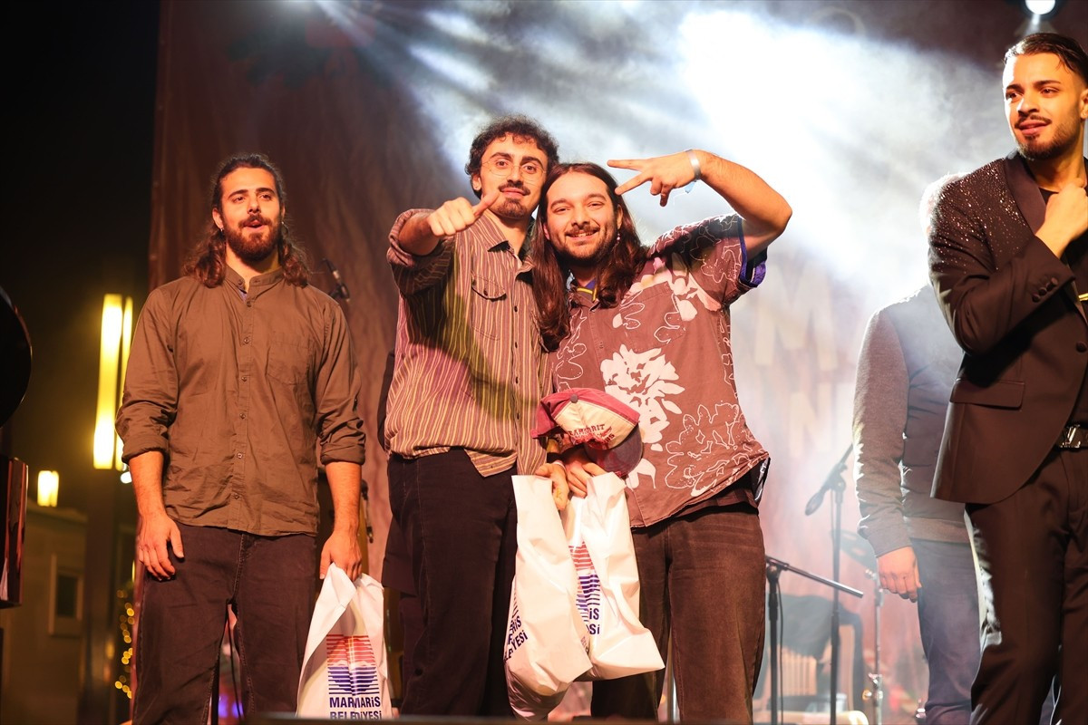 Muğla'nın Marmaris ilçesinde düzenlenen "Marmaris Yeni Yıl Festivali"nde Sarava İtalyan Caz...