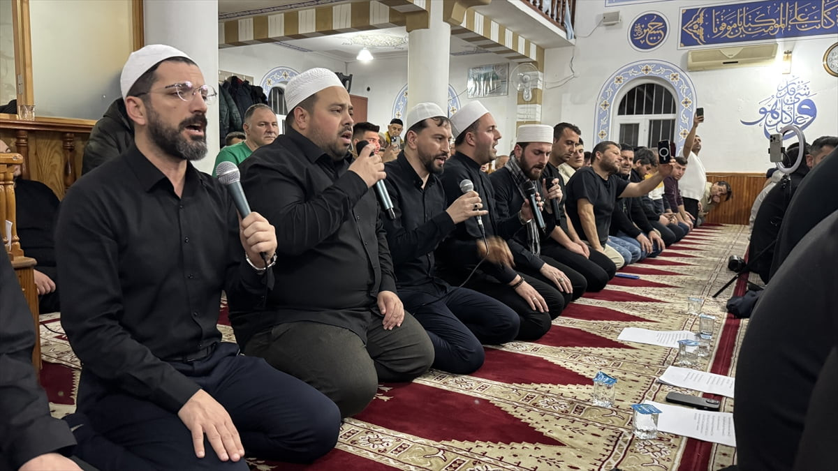 Muğla'nın Marmaris ilçesinde Osmanlı dönemi geleneklerinden Enderun usulüyle teravih namazı eda...