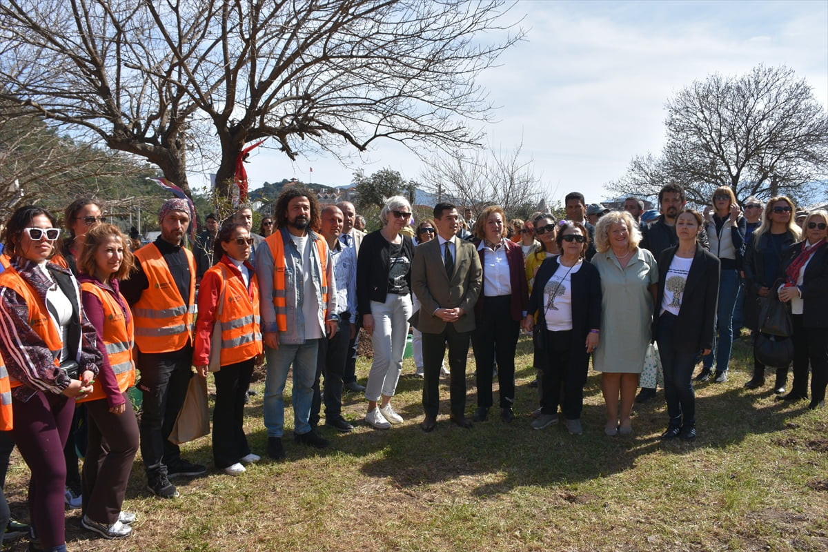 Muğla'nın Marmaris ilçesinde, "kardeş şehir" Fürth ile yürütülen işbirliği kapsamında Türk ve...