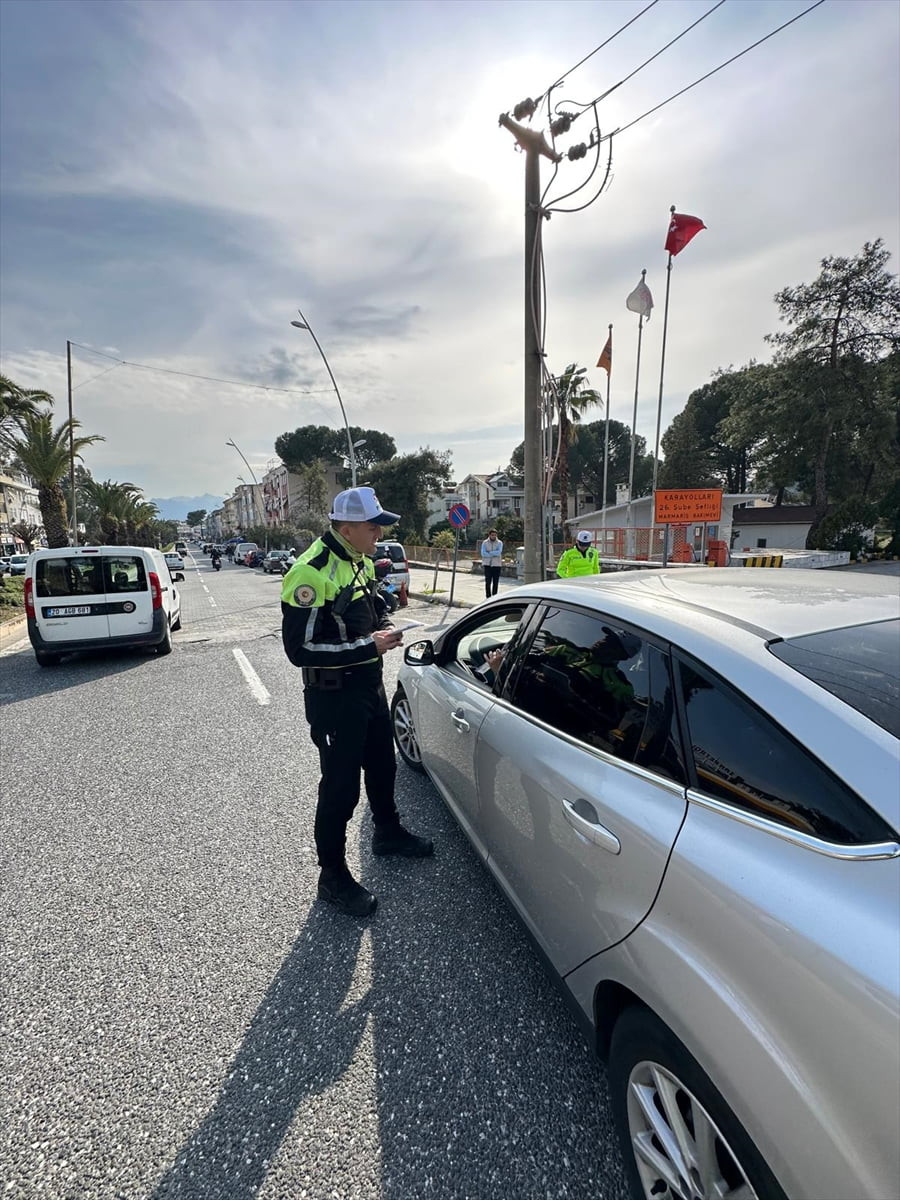 Muğla'nın Marmaris ilçesinde Ramazan Bayramı tatili süresince 43 bin 880 aracın giriş yaptığı...