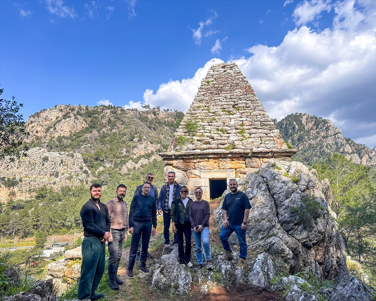Muğla'nın Marmaris ilçesindeki 2 bin yıllık piramit tipli mezar yapısıyla ilgili Marmaris Ticaret...