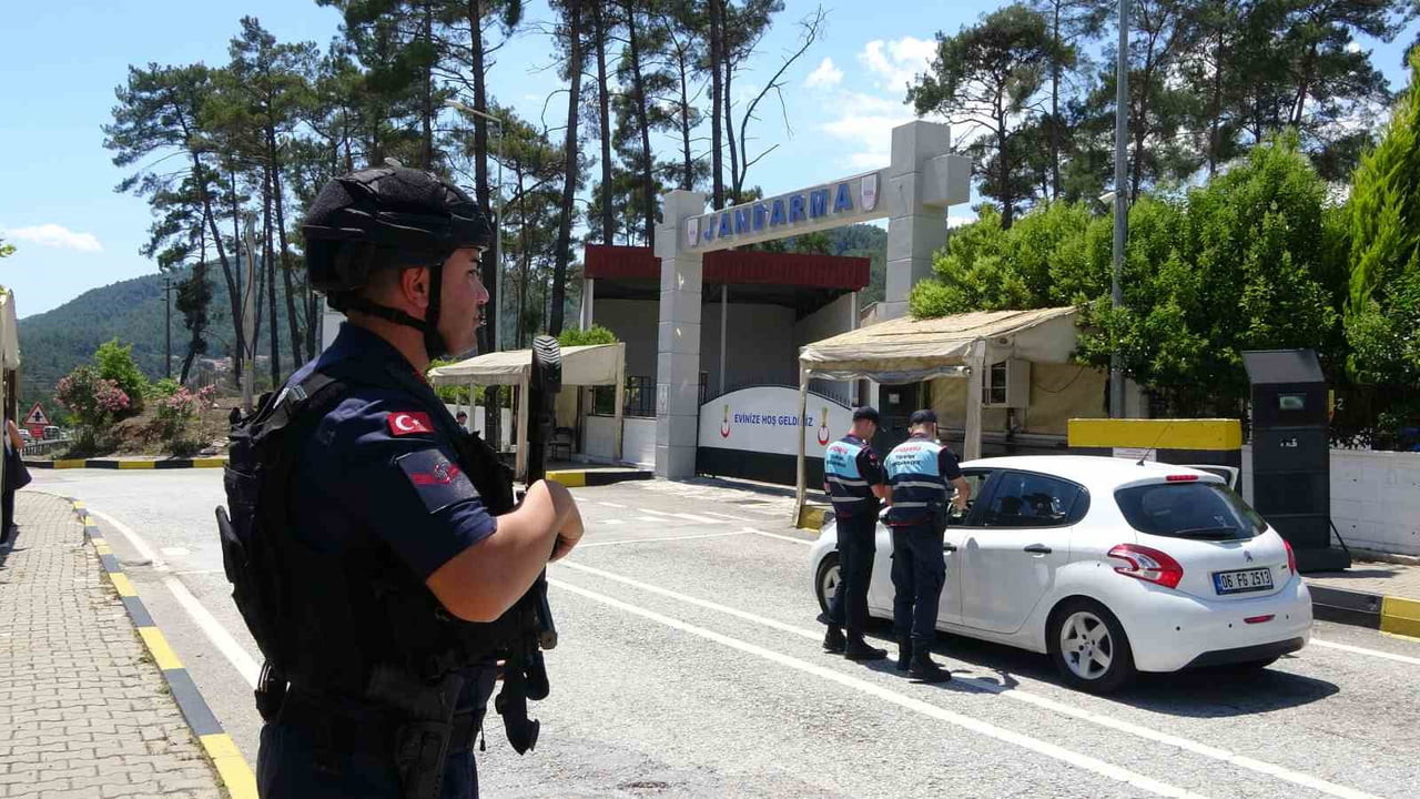 MUĞLA'NIN MARMARİS VE DATÇA İLÇELERİNE KARA YOLU İLE TEK GİRİŞ NOKTASI OLAN ÇETİBELİ JANDARMA...