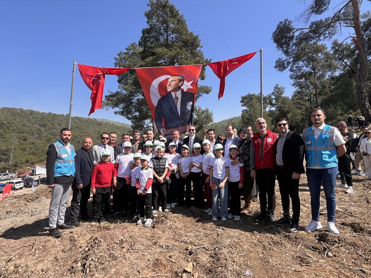 Muğla'nın Milas ilçesinde, Dünya Ormancılık Günü ve Orman Haftası kutlama programı kapsamında...