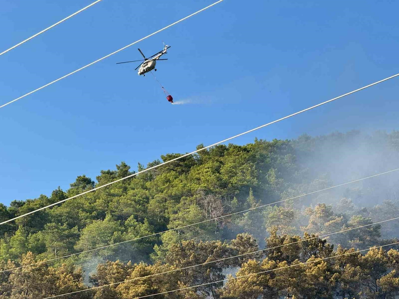 MUĞLA'NIN ORTACA İLÇESİNDE ÇIKAN ORMAN YANGINI EKİPLERİN HAVADAN VE KARADAN YOĞUN ÇALIŞMALARI...