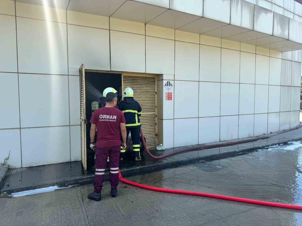 MUĞLA'NIN ORTACA İLÇESİNDEKİ DEVLET HASTANESİ'NDE ÇIKAN YANGIN EKİPLERİN HIZLI MÜDAHALESİ İLE...