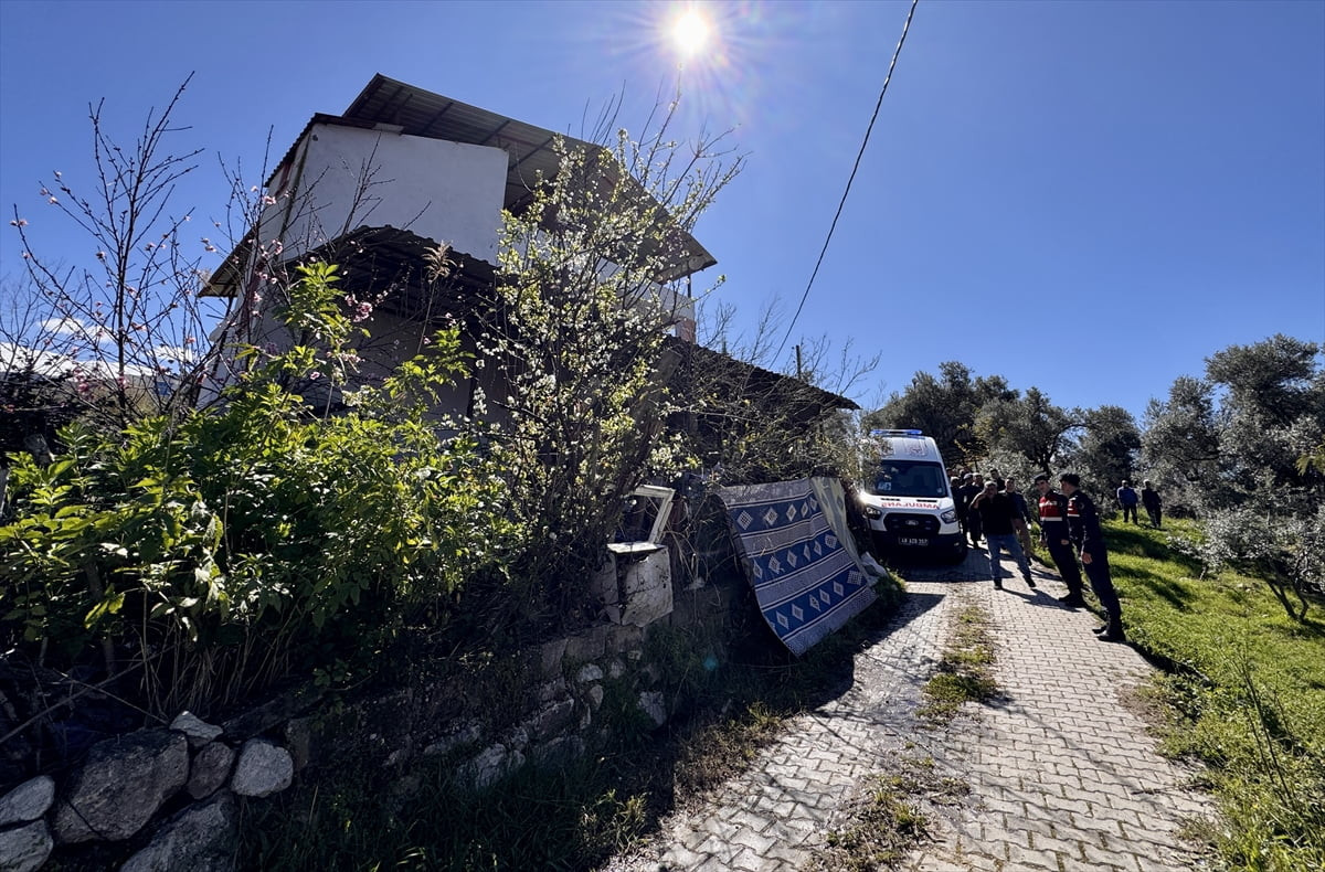 Muğla'nın Seydikemer ilçesinde bir kişi karısını öldürdükten sonra aynı silahla intihar...