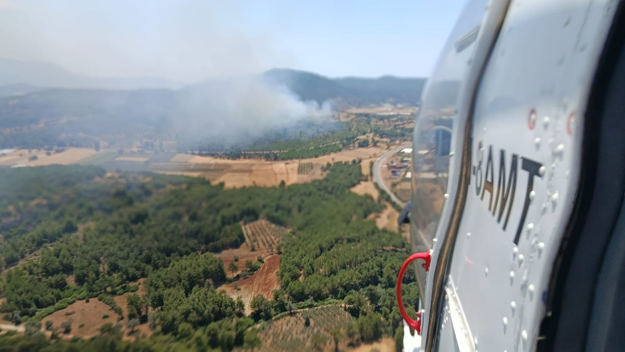 MUĞLA'NIN SEYDİKEMER İLÇESİNDE ÇIKAN ORMAN YANGININA HAVADAN VE KARADAN MÜDAHALELER...