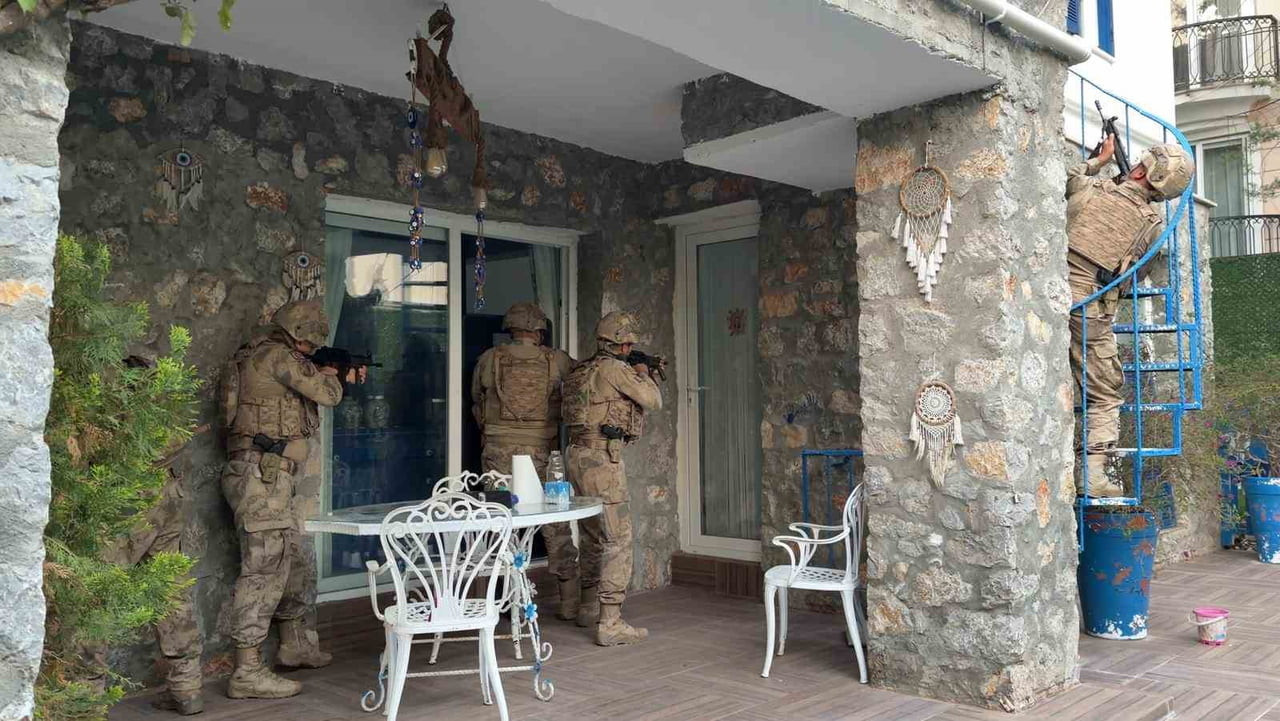 MUĞLA'NIN SEYDİKEMER İLÇESİNDE CUMHURİYET BAŞSAVCILIĞI'NIN TALİMATIYLA YÜRÜTÜLEN SORUŞTURMA...