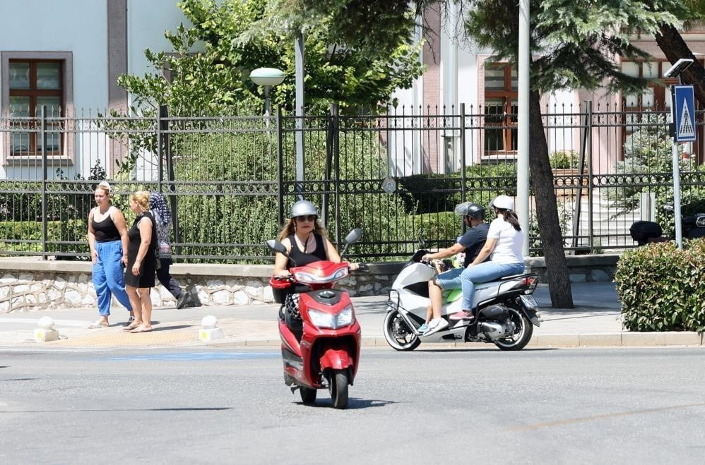 MUĞLA’DA MOTOSİKLET ÇILGINLIĞI: BİR AYDA BİNLERCE YENİ ARAÇ TRAFİĞE ÇIKTI