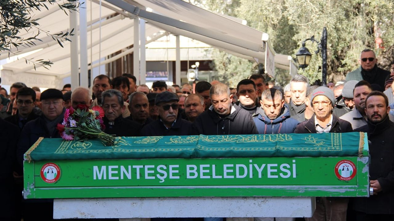 Muğla'daki Tekne Kazasında Hayatını Kaybeden İhsan Öztürk'ün Cenazesi Defnedildi