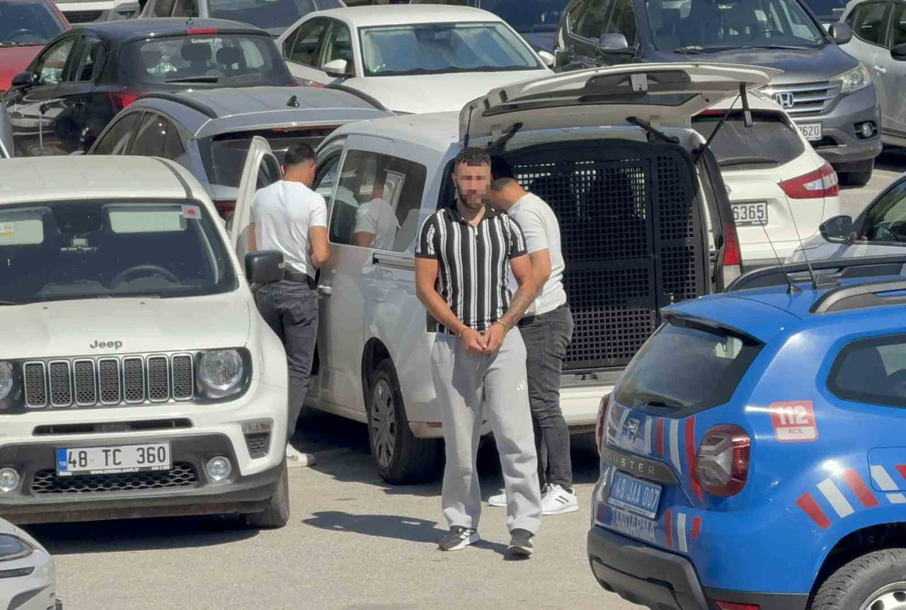 MUĞLA’NIN BODRUM İLÇESİNDE SOKAK ORTASINDA SİLAHLA RASTGELE ATEŞ AÇILDIĞI İDDİASI MAHALLEDE PANİĞE...