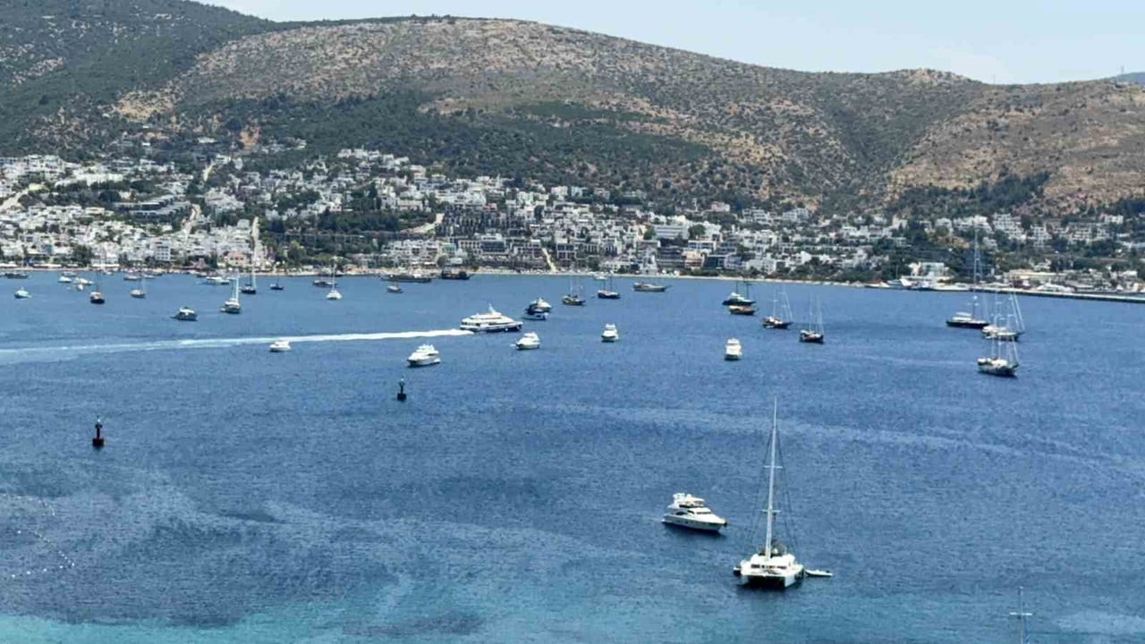 MUĞLA’NIN BODRUM İLÇESİNDE YAZ SEZONUNUN BAŞLAMASIYLA BİRLİKTE KOYLAR VE MARİNALARDA HAREKETLİLİK...