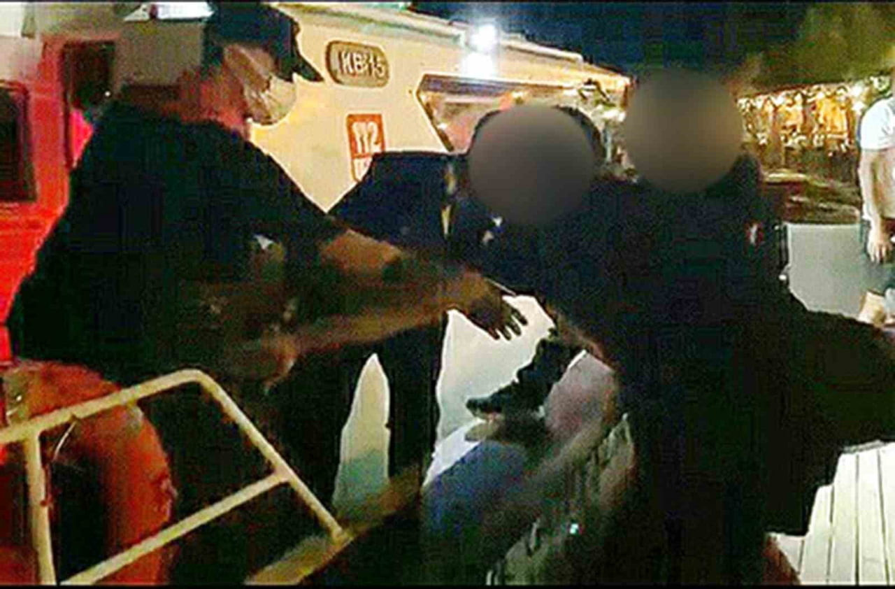 MUĞLA’NIN DATÇA İLÇESİ AÇIKLARINDA SEYREDEN ÖZEL TEKNEDE YARALANAN VE DALAMAN’IN GÖBÜN KOYUNDA...