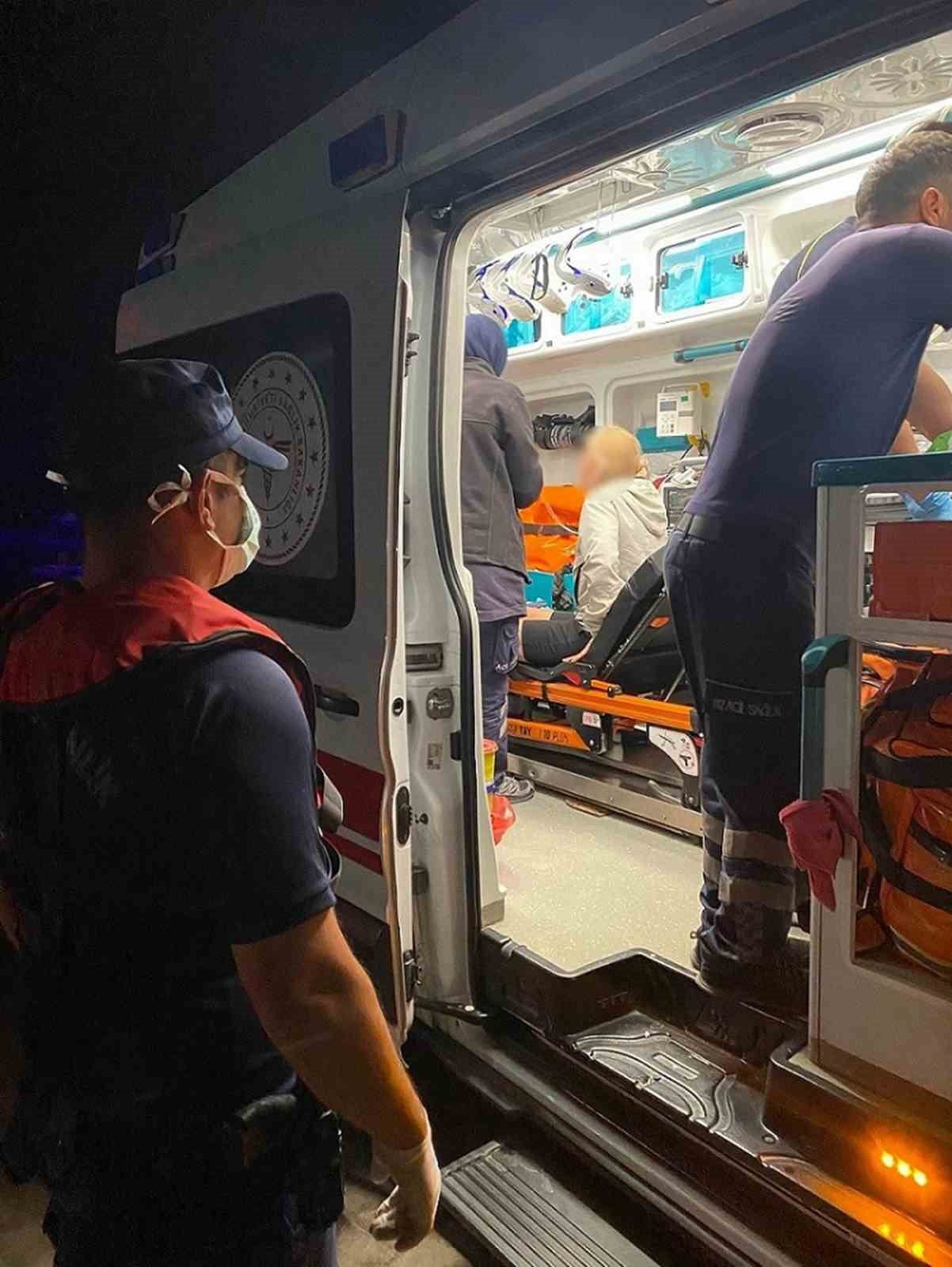 MUĞLA’NIN FETHİYE İLÇESİ AÇIKLARINDA SEYREDEN TİCARİ GEMİDE RAHATSIZLANAN VATANDAŞ SAHİL GÜVENLİK...